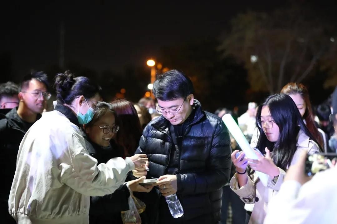 文都名師何凱文走進礦大銀川學院 近萬名考生共享英語盛宴